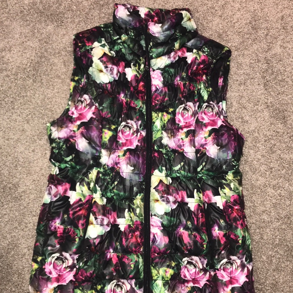 Puffed vest- floral- Betsey Johnson